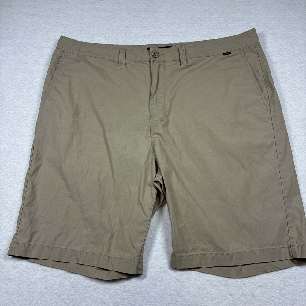 Travis Mathew Shorts Mens 40 Beige Chino Stretch Performance‎ Golf Lightweight